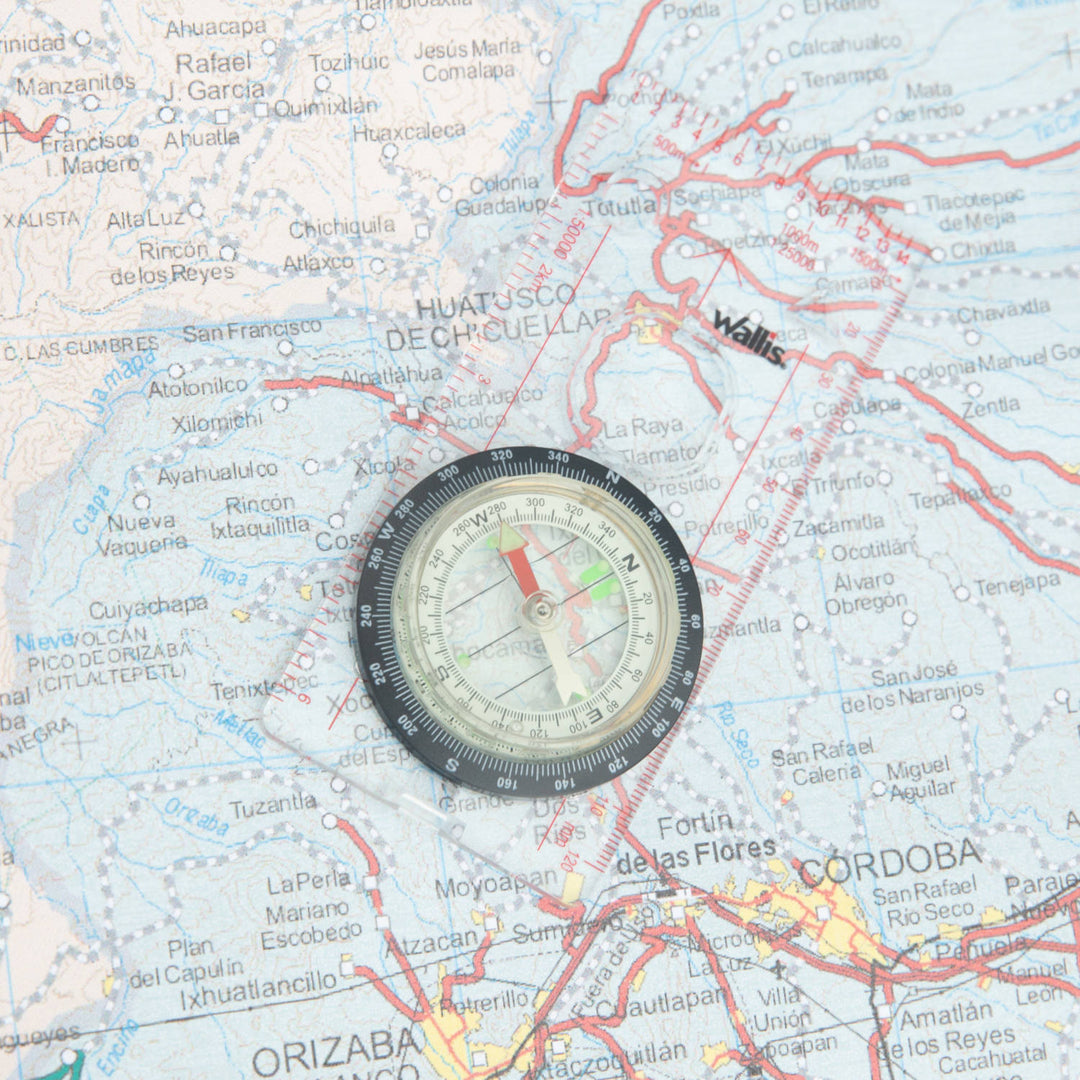 Brujula con lupa, regla y cordon para colgar