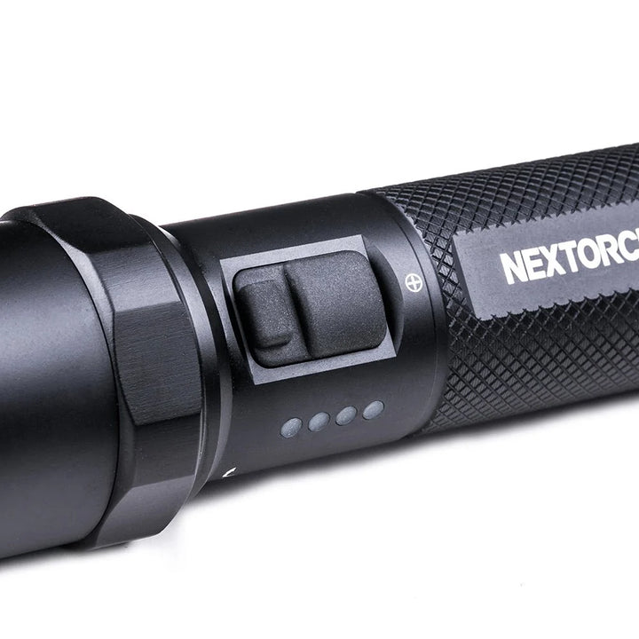 Linterna NEXTORCH de luz estroboscópica con cargador USB tipo C, 2100 lúmenes, WP IPX7, negra