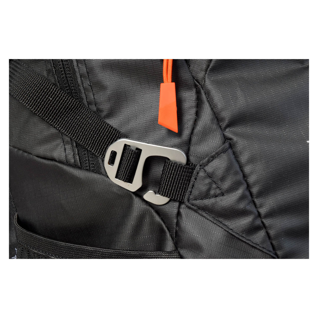 Mochila de montaña Hainzel 27 L con silbato naranja S.O.S, negro con naranja