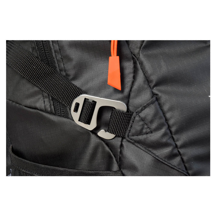 Mochila de montaña Hainzel 27 L con silbato naranja S.O.S, negro con naranja
