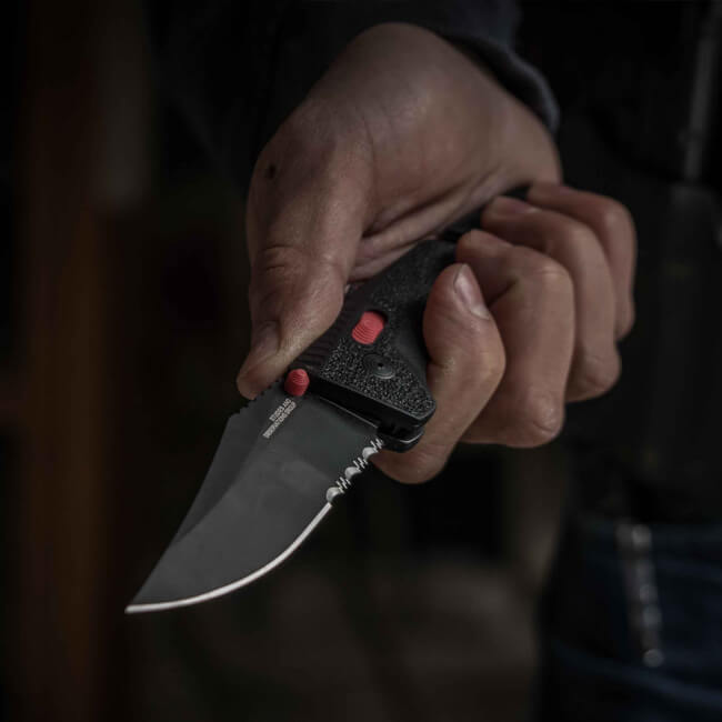 Navaja SOG Trident Mk3 Black Red Serrated Blade